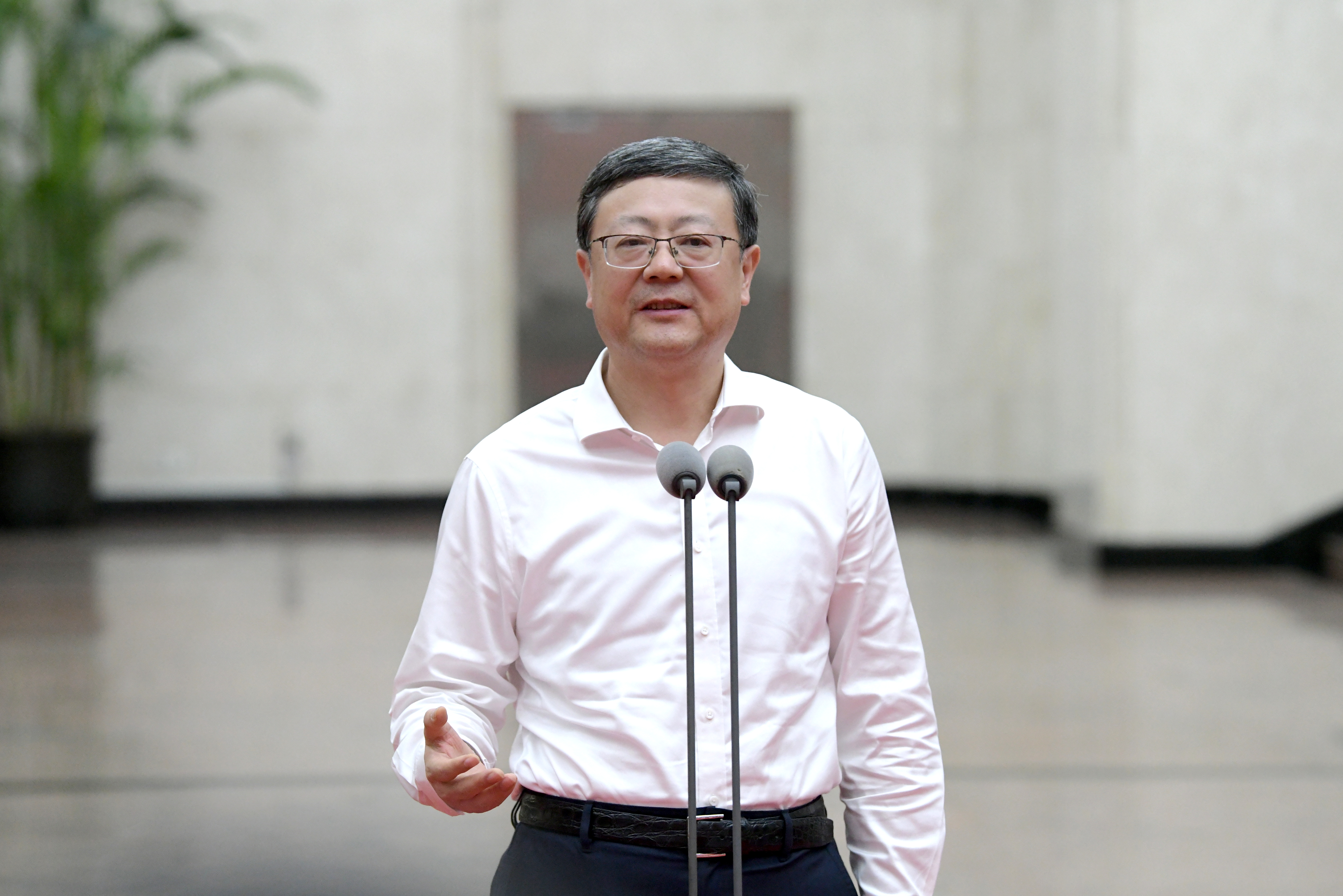 八一建军节来临之际陈吉宁龚正等市领导会见驻沪部队英